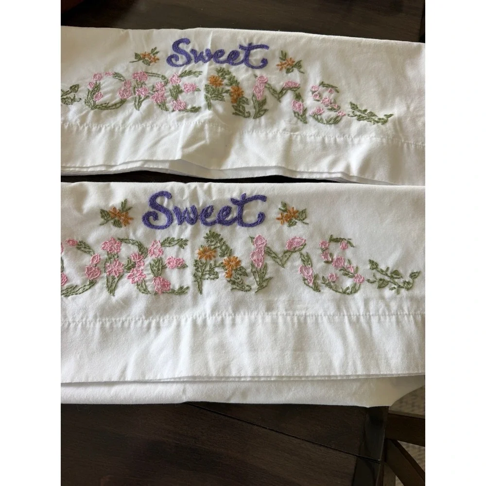 Vintage Sweet Dreams Embroidered Pillowcases Set of 2 Floral White T160 USA